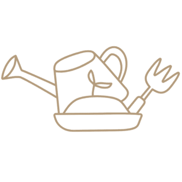 Attrezzature giardinaggio in vendita: annaffiatoio e forchetta da giardino. Prepara il tuo spazio verde!